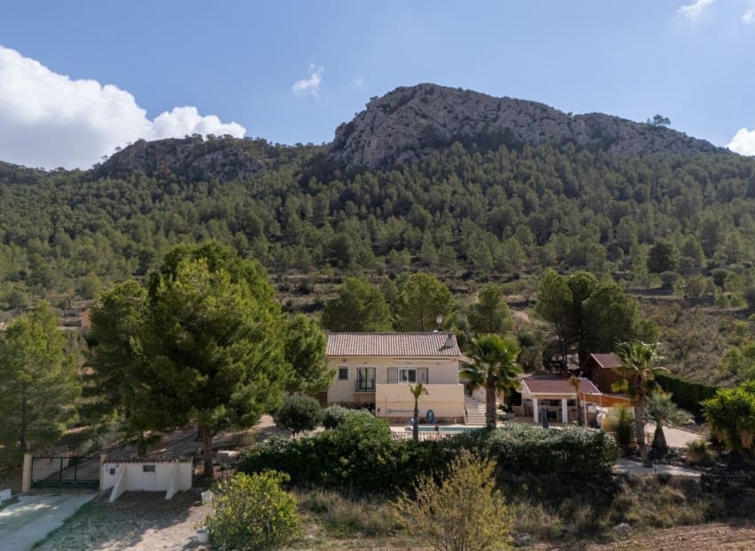 4 soveværelse Finca/Landehus til salg i La Zarza med swimmingpool garage - € 385.000 (Ref: 9394250)