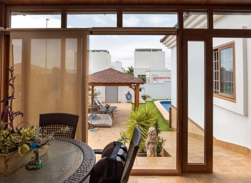 4 sypialnia Willa na sprzedaż w Los Montesinos z basenem garażem - 750 000 € (Ref: 9400034)