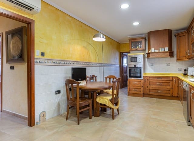 4 sypialnia Willa na sprzedaż w Los Montesinos z basenem garażem - 750 000 € (Ref: 9400034)