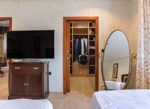 4 sypialnia Willa na sprzedaż w Los Montesinos z basenem garażem - 750 000 € (Ref: 9400034)