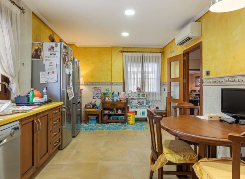 4 sypialnia Willa na sprzedaż w Los Montesinos z basenem garażem - 750 000 € (Ref: 9400034)