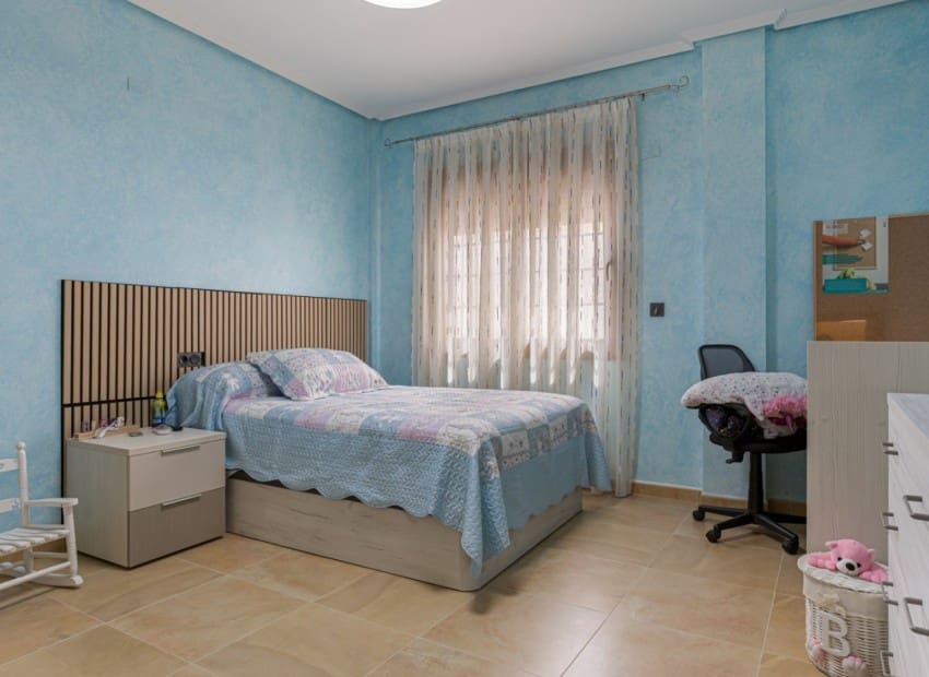 4 sypialnia Willa na sprzedaż w Los Montesinos z basenem garażem - 750 000 € (Ref: 9400034)