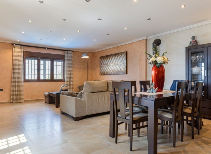 4 sypialnia Willa na sprzedaż w Los Montesinos z basenem garażem - 750 000 € (Ref: 9400034)