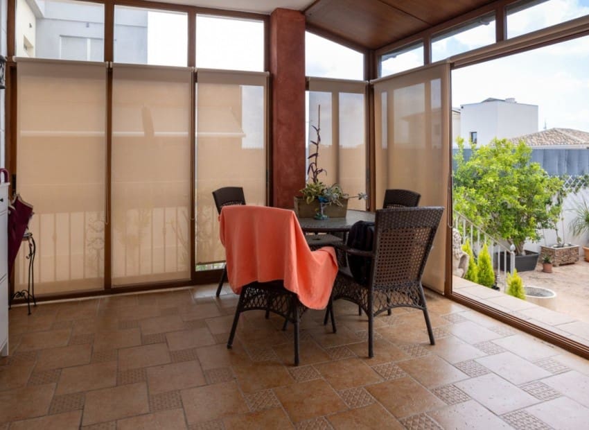 4 sypialnia Willa na sprzedaż w Los Montesinos z basenem garażem - 750 000 € (Ref: 9400034)