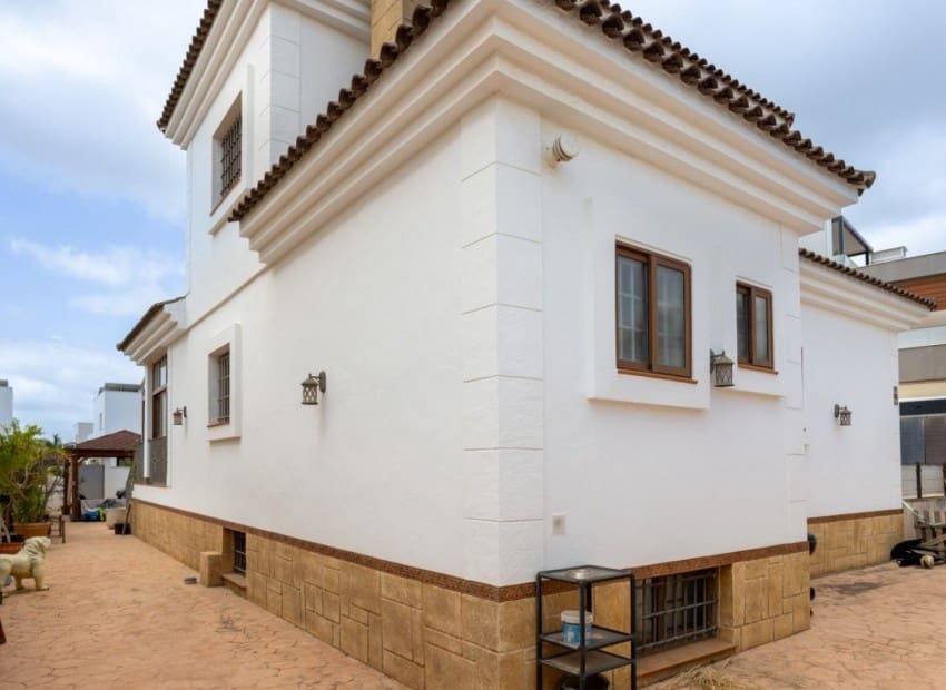 4 sypialnia Willa na sprzedaż w Los Montesinos z basenem garażem - 750 000 € (Ref: 9400034)