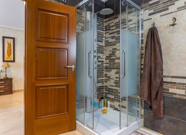 4 sypialnia Willa na sprzedaż w Los Montesinos z basenem garażem - 750 000 € (Ref: 9400034)