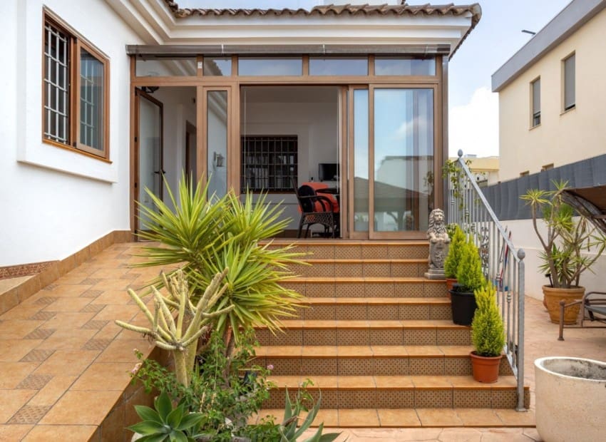 4 sypialnia Willa na sprzedaż w Los Montesinos z basenem garażem - 750 000 € (Ref: 9400034)