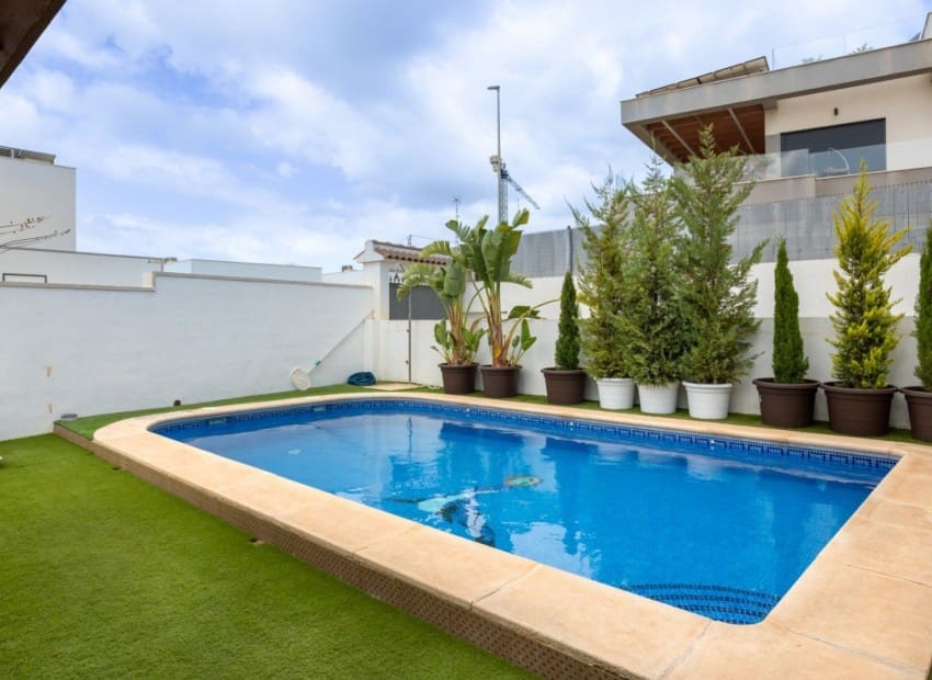 4 sypialnia Willa na sprzedaż w Los Montesinos z basenem garażem - 750 000 € (Ref: 9400034)