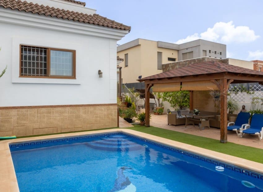 4 sypialnia Willa na sprzedaż w Los Montesinos z basenem garażem - 750 000 € (Ref: 9400034)