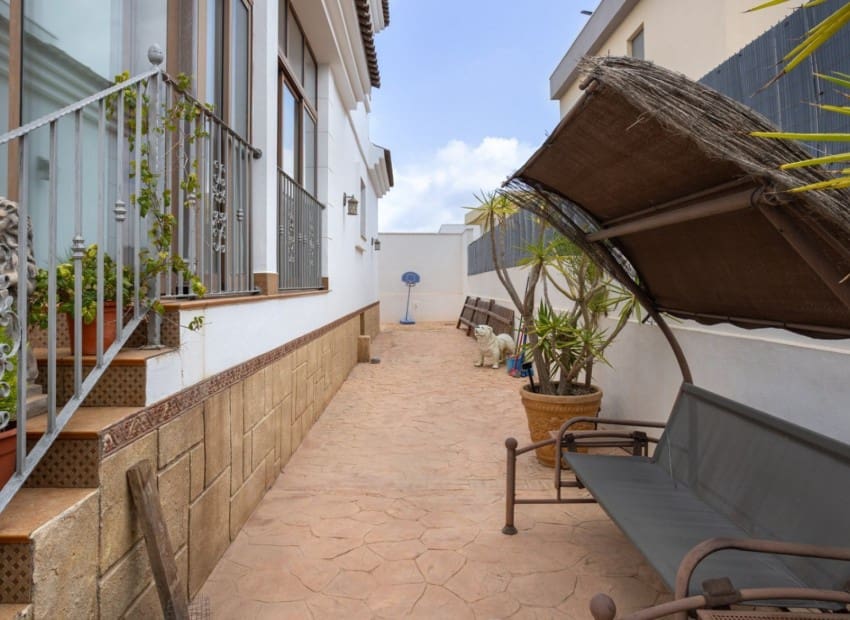 4 sypialnia Willa na sprzedaż w Los Montesinos z basenem garażem - 750 000 € (Ref: 9400034)