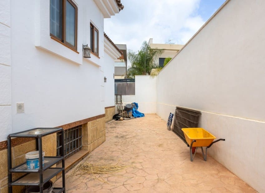 4 sypialnia Willa na sprzedaż w Los Montesinos z basenem garażem - 750 000 € (Ref: 9400034)