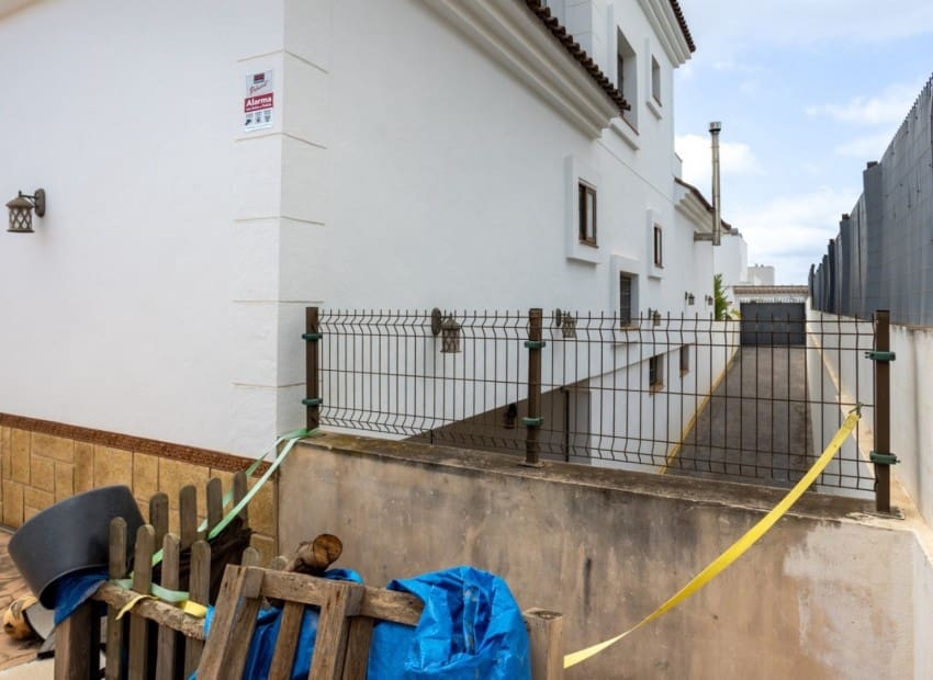 4 sypialnia Willa na sprzedaż w Los Montesinos z basenem garażem - 750 000 € (Ref: 9400034)