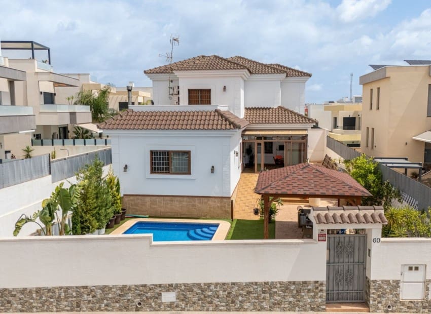 4 sypialnia Willa na sprzedaż w Los Montesinos z basenem garażem - 750 000 € (Ref: 9400034)