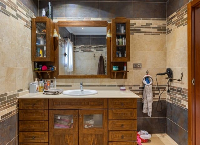 4 sypialnia Willa na sprzedaż w Los Montesinos z basenem garażem - 750 000 € (Ref: 9400034)