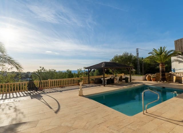 Chalet de 4 habitaciones en Benissa en venta con piscina - 700.000 € (Ref: 9402509)