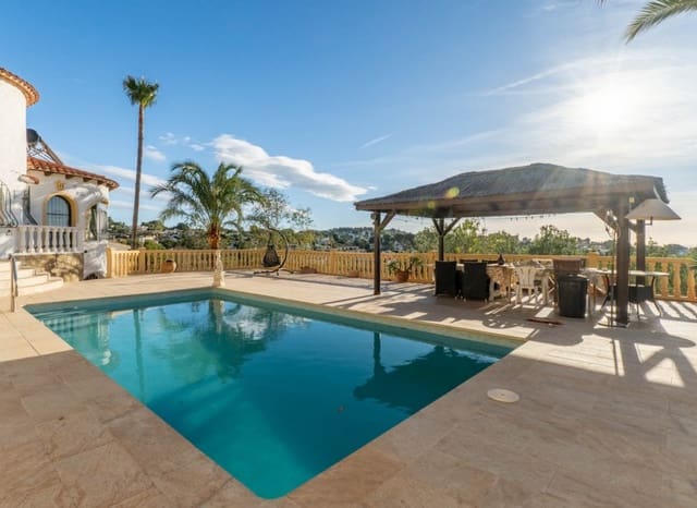Chalet de 4 habitaciones en Benissa en venta con piscina - 700.000 € (Ref: 9402509)