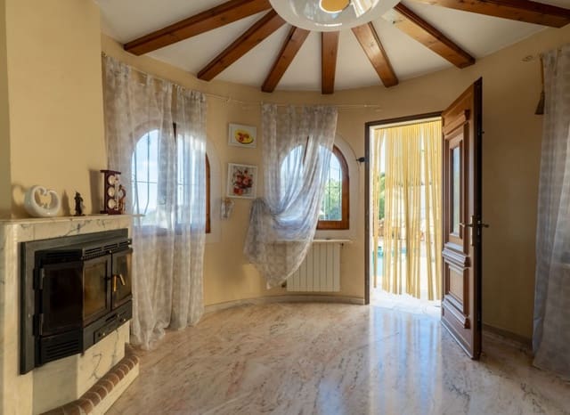 Chalet de 4 habitaciones en Benissa en venta con piscina - 700.000 € (Ref: 9402509)