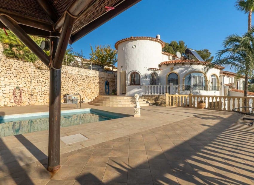 4 quarto Moradia para venda em Benissa com piscina - 700 000 € (Ref: 9402509)