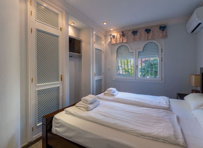 5 chambre Villa/Maison à vendre à Benissa avec piscine - 1 990 000 € (Ref: 9432514)