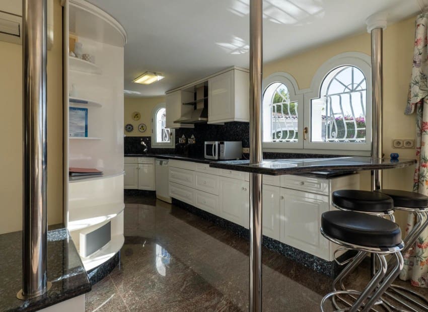 5 chambre Villa/Maison à vendre à Benissa avec piscine - 1 990 000 € (Ref: 9432514)