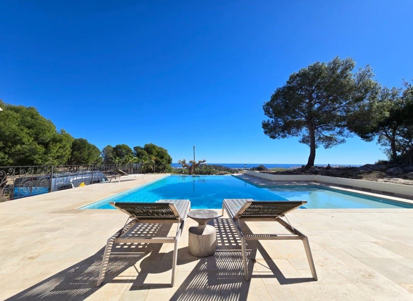 5 bedroom Villa for sale in Altea with pool - € 2,250,000 (Ref: 9454795)