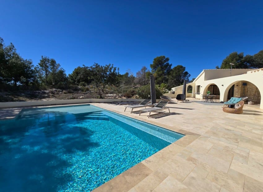 5 bedroom Villa for sale in Altea with pool - € 2,250,000 (Ref: 9454795)