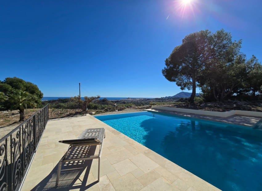 5 bedroom Villa for sale in Altea with pool - € 2,250,000 (Ref: 9454795)