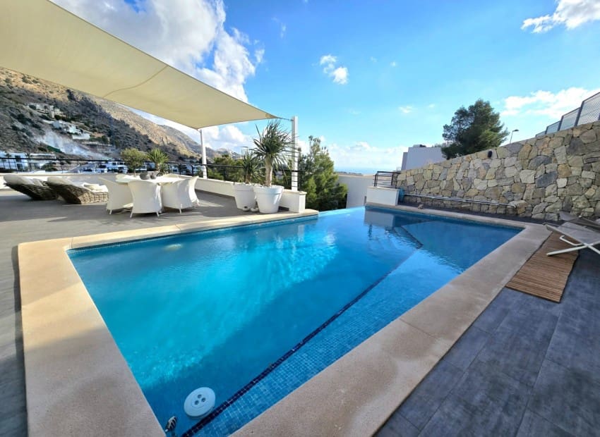 Chalet de 3 habitaciones en Altea en venta con piscina - 890.000 € (Ref: 9454796)