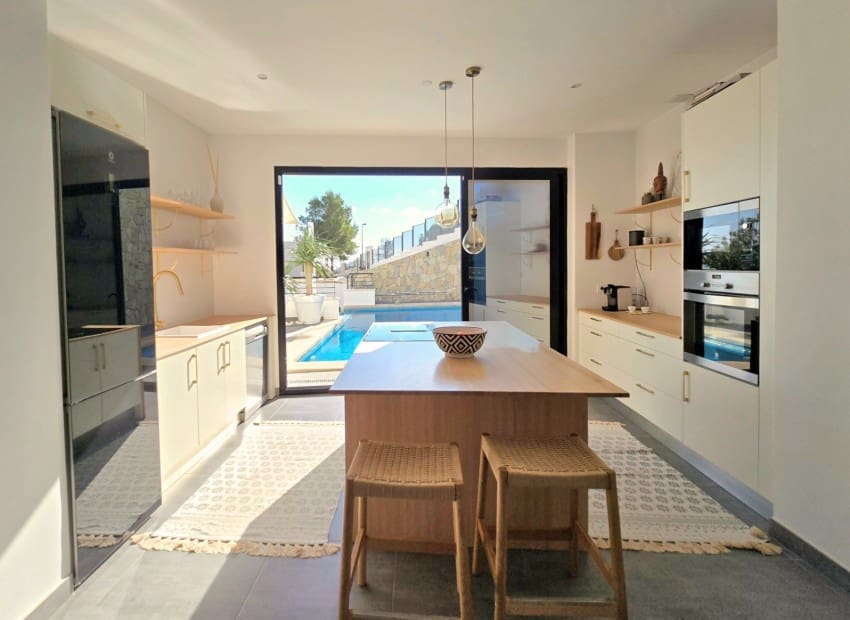 Chalet de 3 habitaciones en Altea en venta con piscina - 890.000 € (Ref: 9454796)