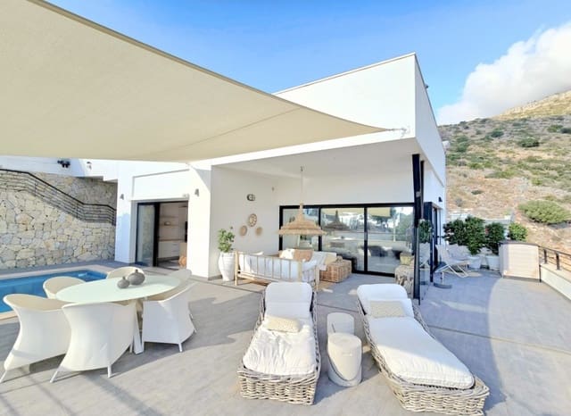 Chalet de 3 habitaciones en Altea en venta con piscina - 890.000 € (Ref: 9454796)