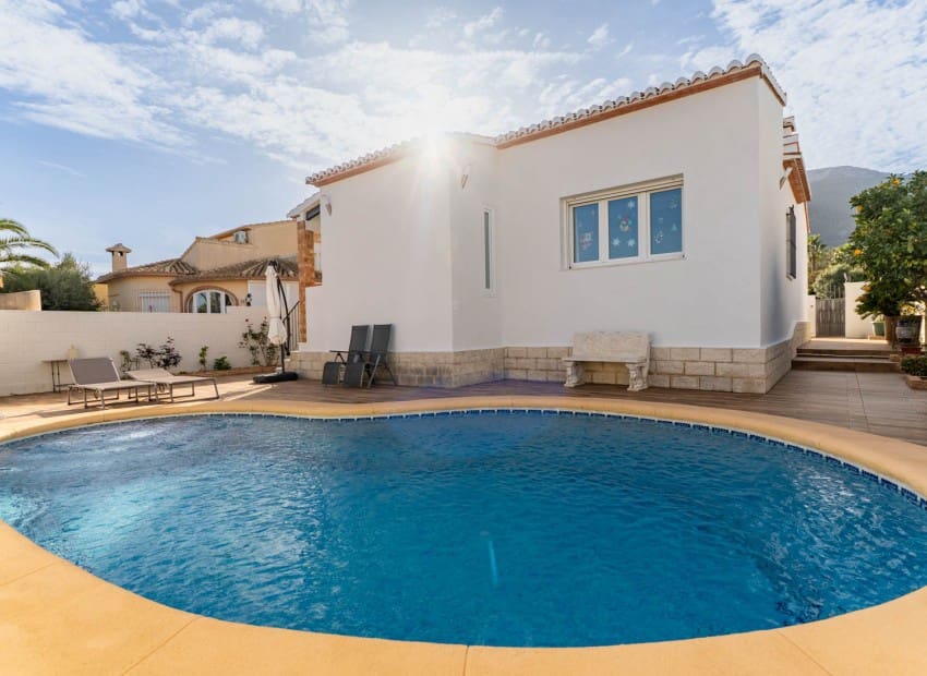 3 sovrum Villa till salu i Denia med pool - 465 000 € (Ref: 9473456)