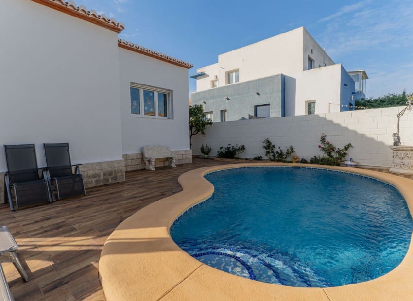 3 sovrum Villa till salu i Denia med pool - 465 000 € (Ref: 9473456)