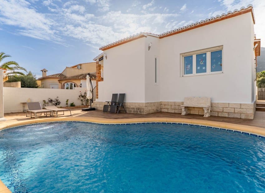 3 sovrum Villa till salu i Denia med pool - 465 000 € (Ref: 9473456)