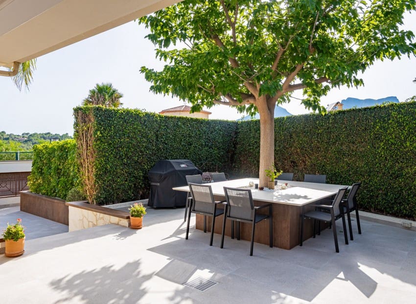 6 bedroom Villa for sale in La Nucia - € 1,800,000 (Ref: 9473459)