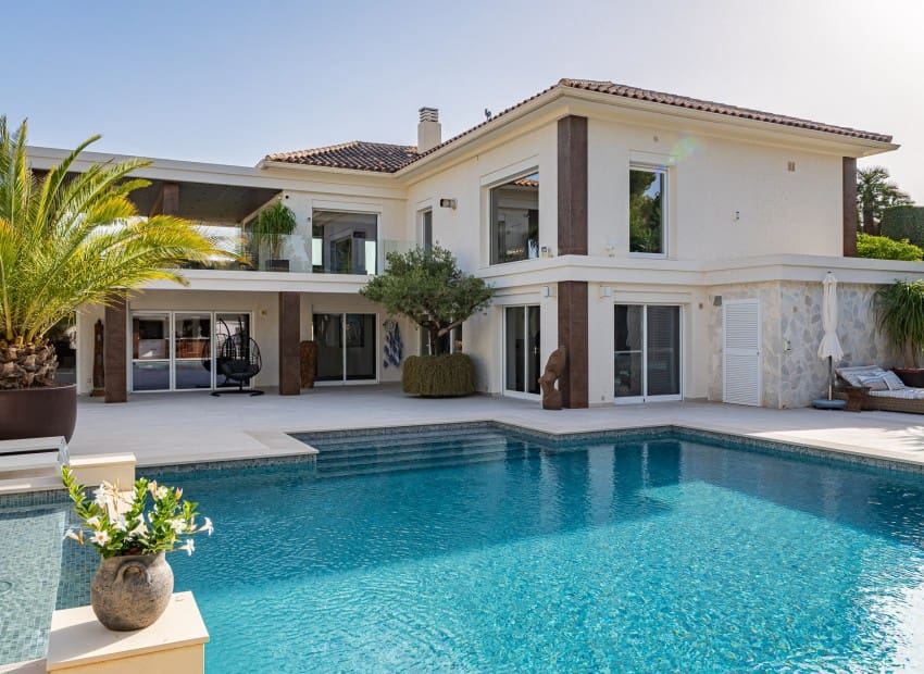 6 bedroom Villa for sale in La Nucia - € 1,800,000 (Ref: 9473459)