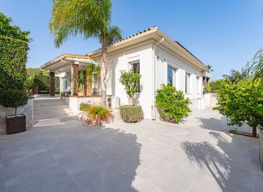 6 bedroom Villa for sale in La Nucia - € 1,800,000 (Ref: 9473459)