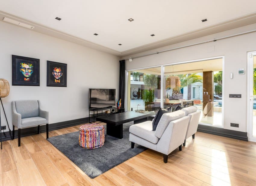 6 bedroom Villa for sale in La Nucia - € 1,800,000 (Ref: 9473459)