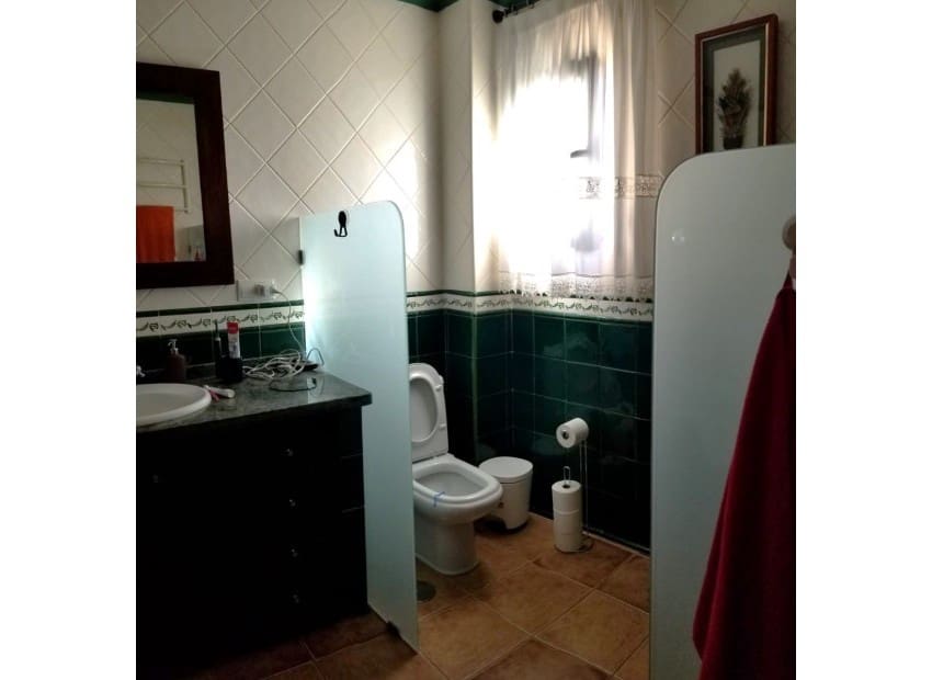 4 slaapkamer Villa te koop in Alicante stad met zwembad garage - € 665.000 (Ref: 9486577)
