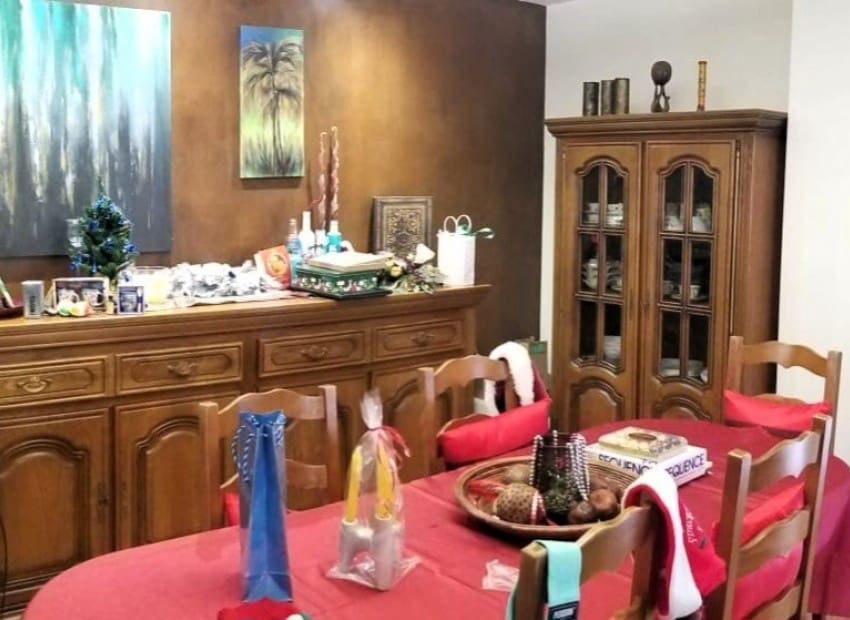 4 slaapkamer Villa te koop in Alicante stad met zwembad garage - € 665.000 (Ref: 9486577)