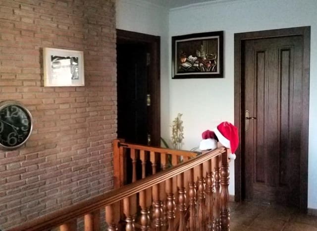 4 slaapkamer Villa te koop in Moralet, Alicante stad met zwembad garage - € 665.000 (Ref: 9486577)