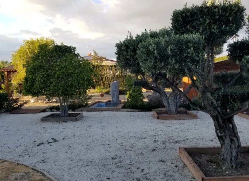 4 slaapkamer Villa te koop in Alicante stad met zwembad garage - € 665.000 (Ref: 9486577)