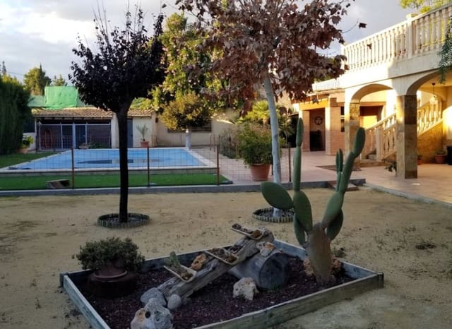 4 slaapkamer Villa te koop in Moralet, Alicante stad met zwembad garage - € 665.000 (Ref: 9486577)