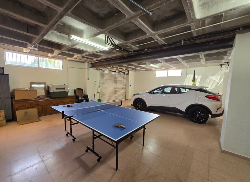 4 soverom Villa til salgs i Alicante by med svømmebasseng garasje - € 639 000 (Ref: 9486577)