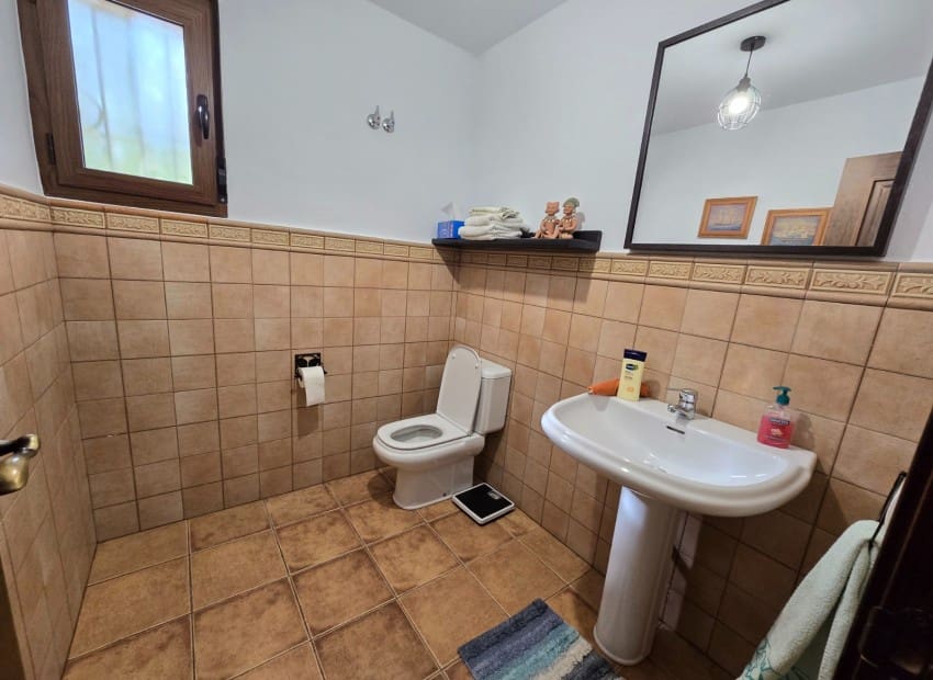 4 soverom Villa til salgs i Alicante by med svømmebasseng garasje - € 639 000 (Ref: 9486577)