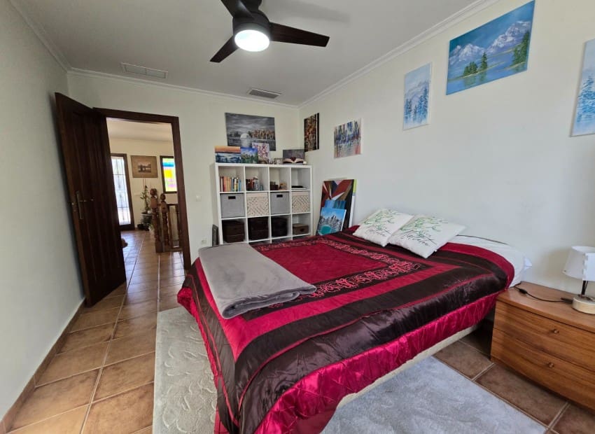 4 soverom Villa til salgs i Alicante by med svømmebasseng garasje - € 639 000 (Ref: 9486577)