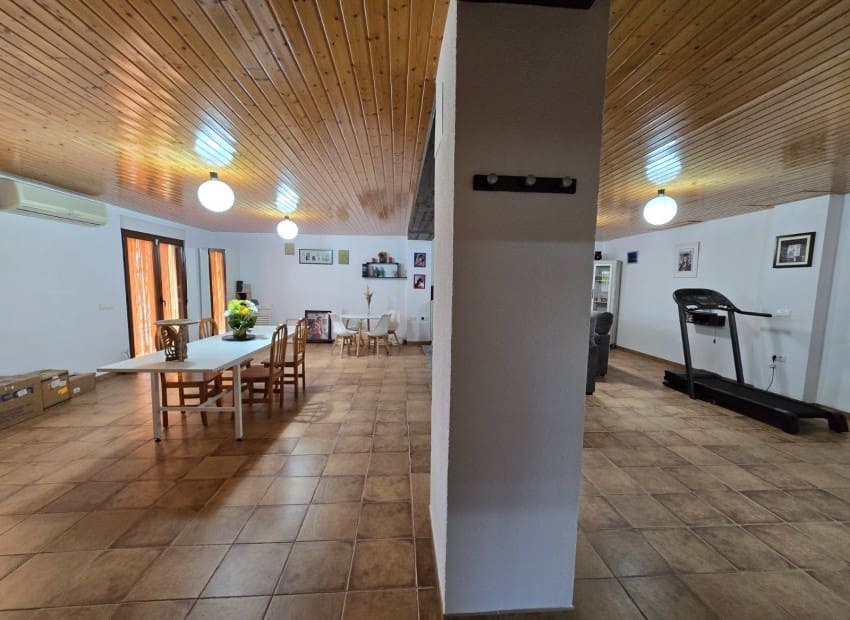 4 soverom Villa til salgs i Alicante by med svømmebasseng garasje - € 639 000 (Ref: 9486577)