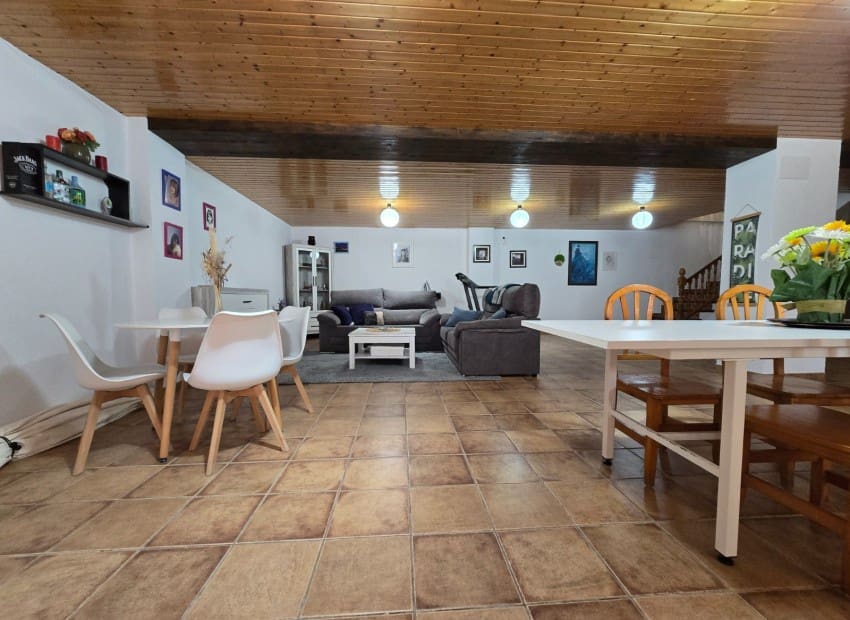 4 soverom Villa til salgs i Alicante by med svømmebasseng garasje - € 639 000 (Ref: 9486577)