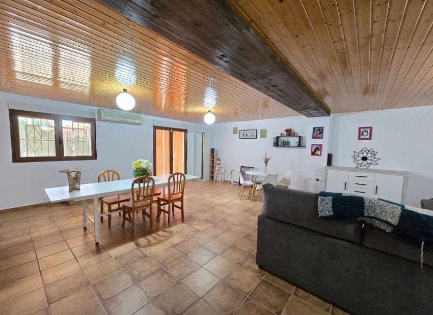 4 soverom Villa til salgs i Alicante by med svømmebasseng garasje - € 639 000 (Ref: 9486577)