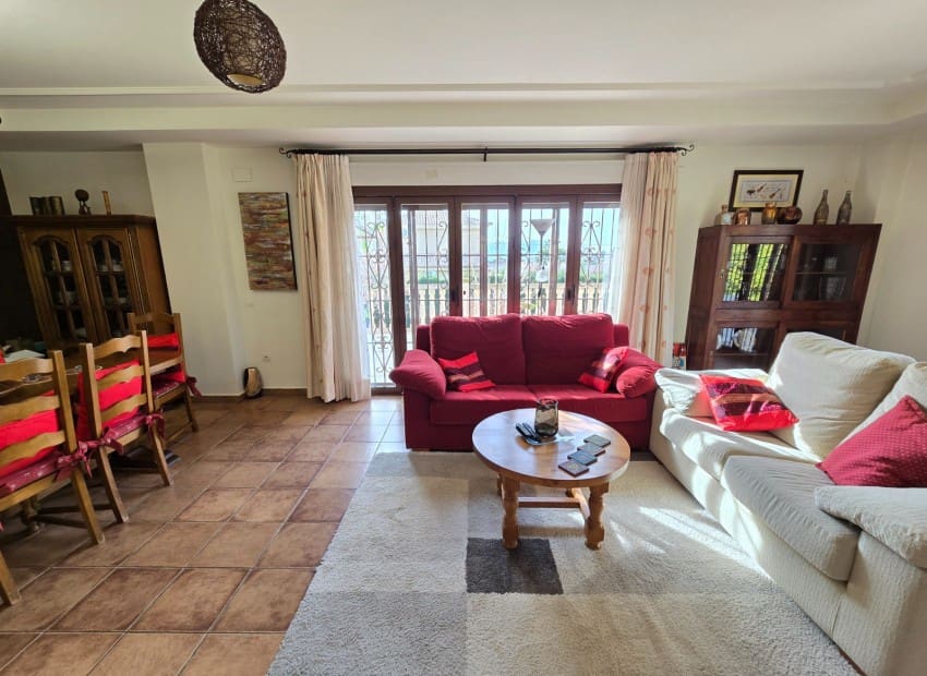 4 soverom Villa til salgs i Alicante by med svømmebasseng garasje - € 639 000 (Ref: 9486577)