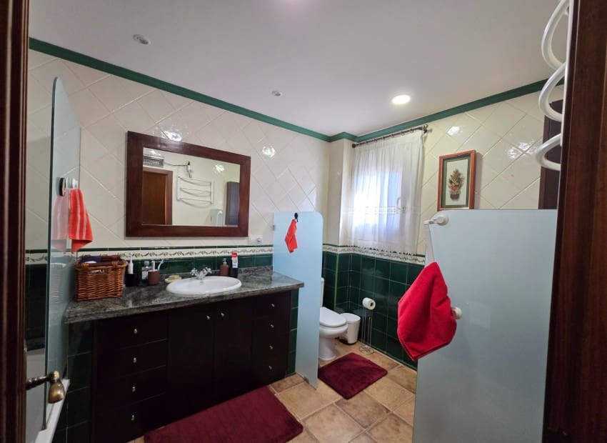 4 soverom Villa til salgs i Alicante by med svømmebasseng garasje - € 639 000 (Ref: 9486577)